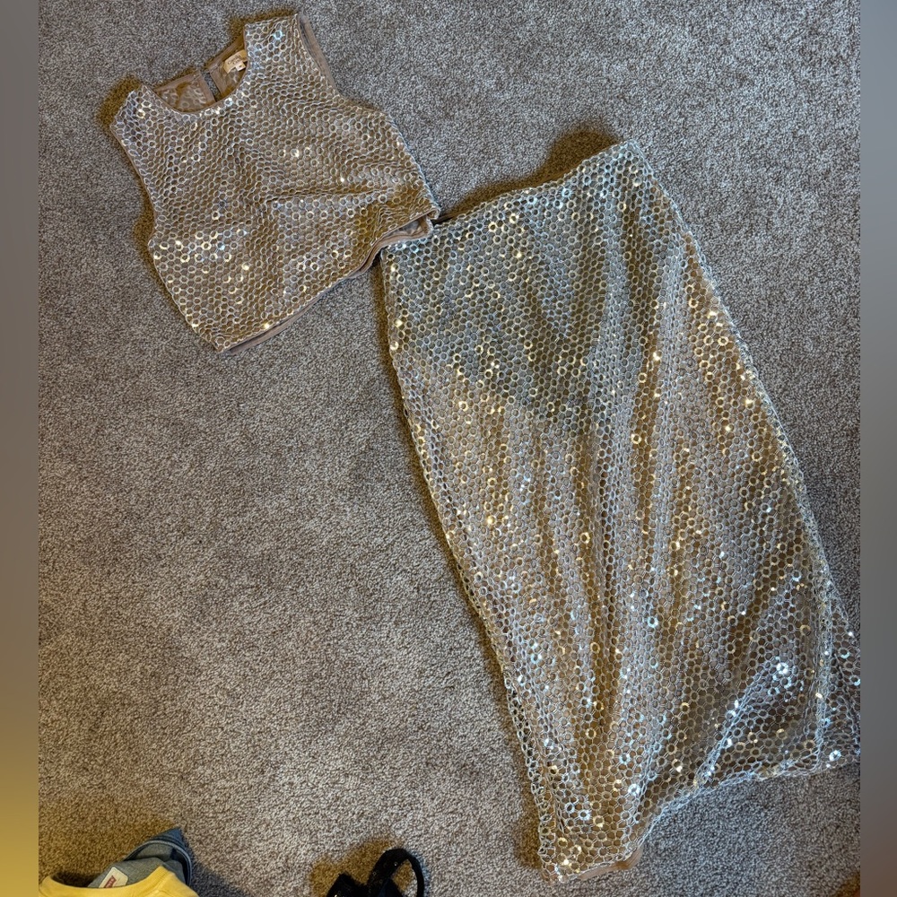 Camila Cohelo Set- STUNNING